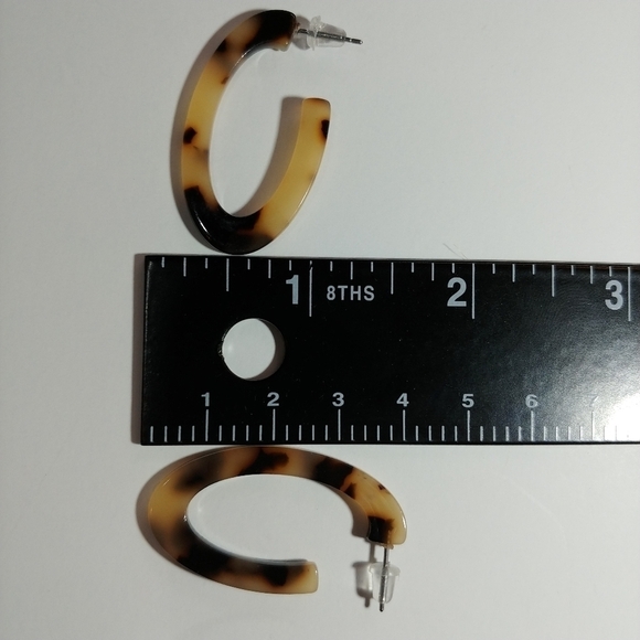 Lightweight‎ Acrylic Oval Hoop Earrings Lightweight - Picture 4 of 7